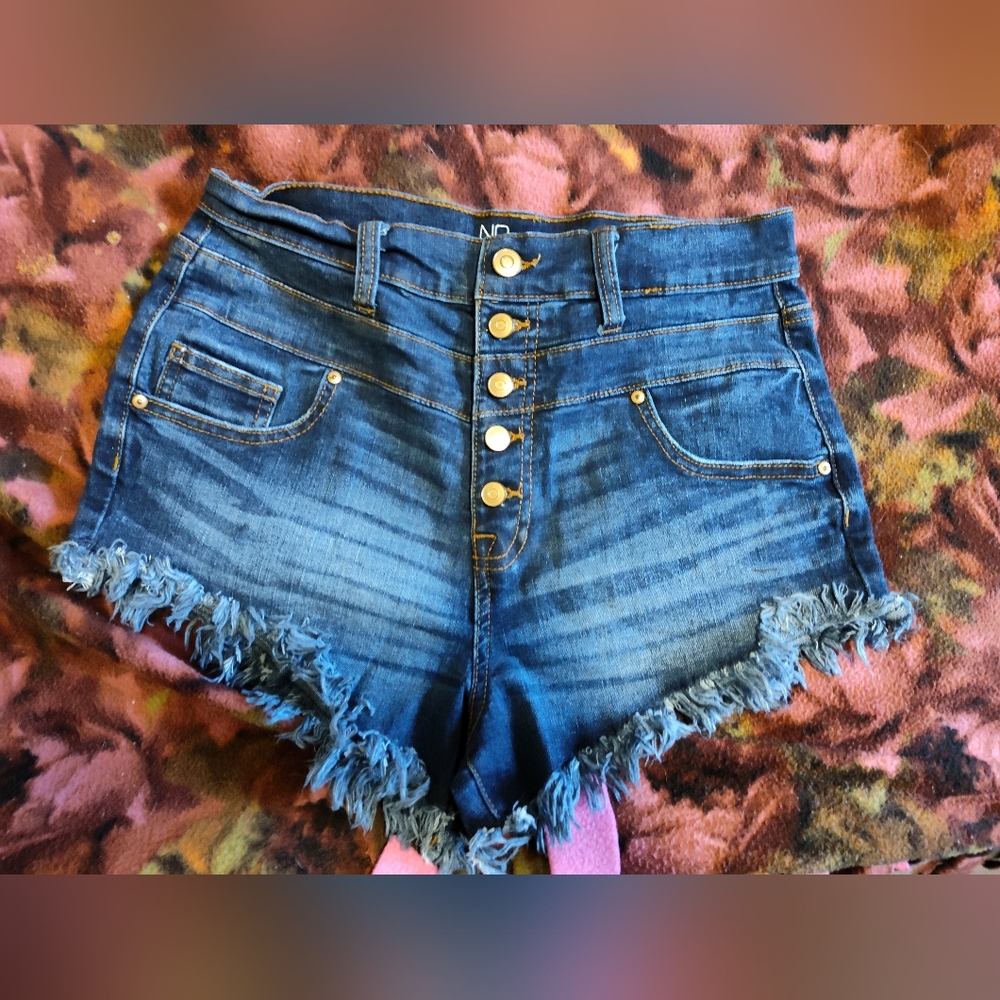 No boundaries jean shorts